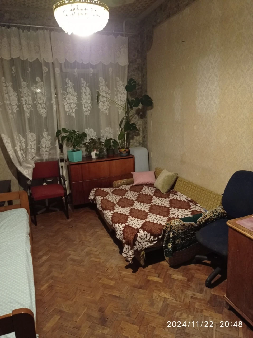 Здаються  мебльована 1 кімната в 3-кімнатній квартирі.