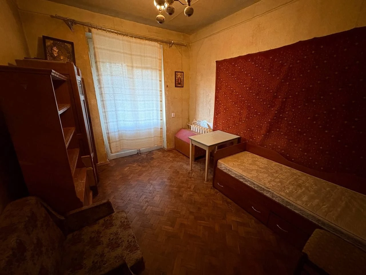 Здаються  мебльована 1 кімната в 3-кімнатній квартирі.