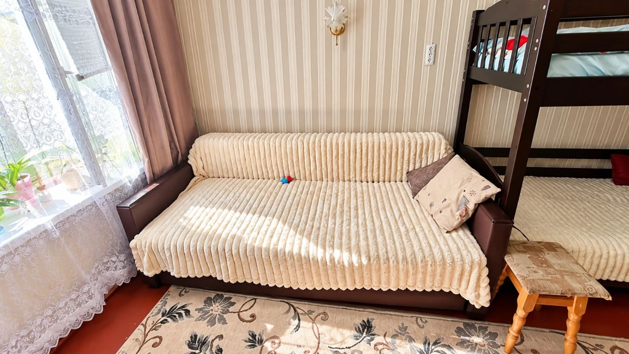 For sale: Spacious room of 26.6 sq m in Vyshenka.