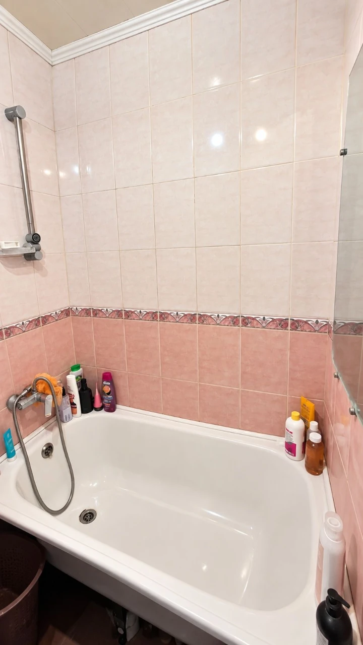 For sale: Spacious room of 26.6 sq m in Vyshenka.