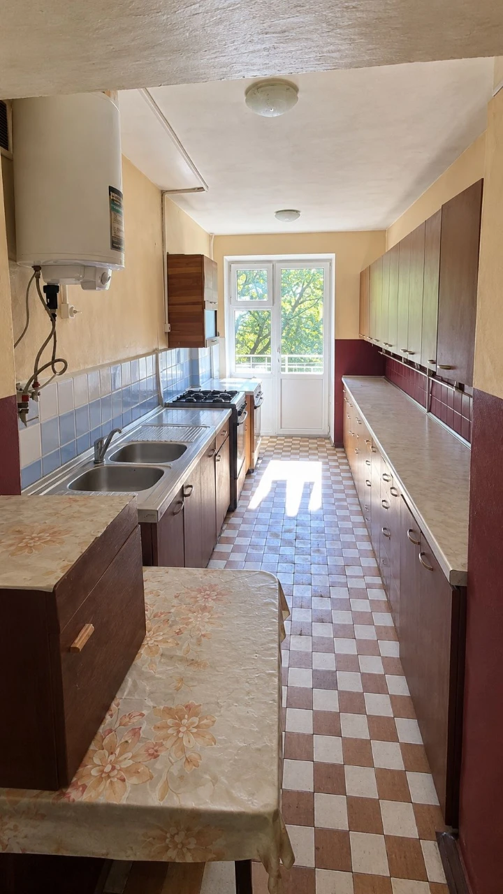 For sale: Spacious room of 26.6 sq m in Vyshenka.