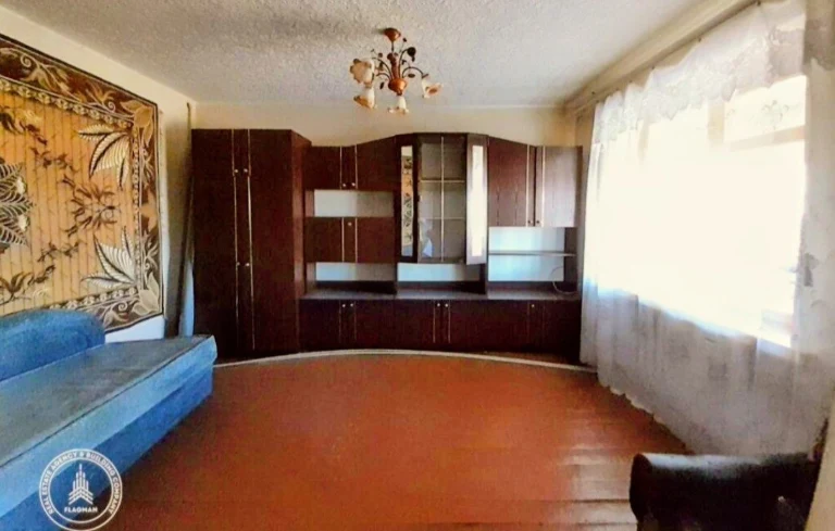 Продается просторная комната в общежитии с балконом, 36 м²