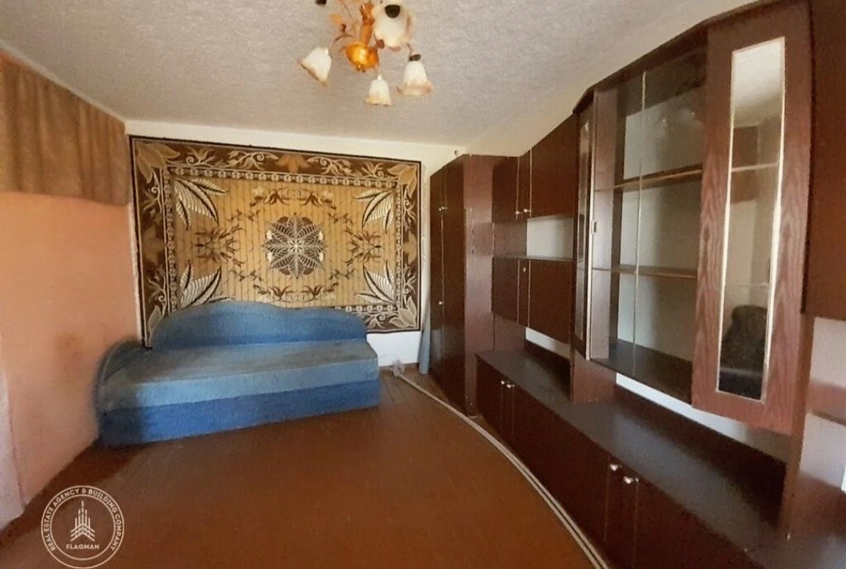 Продается просторная комната в общежитии с балконом, 36 м²