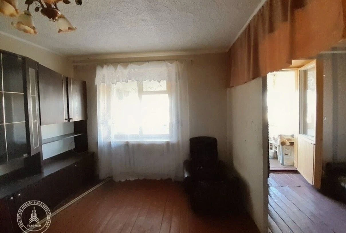 Продается просторная комната в общежитии с балконом, 36 м²