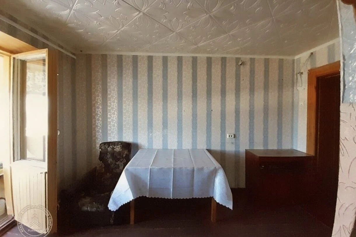 Продается просторная комната в общежитии с балконом, 36 м²