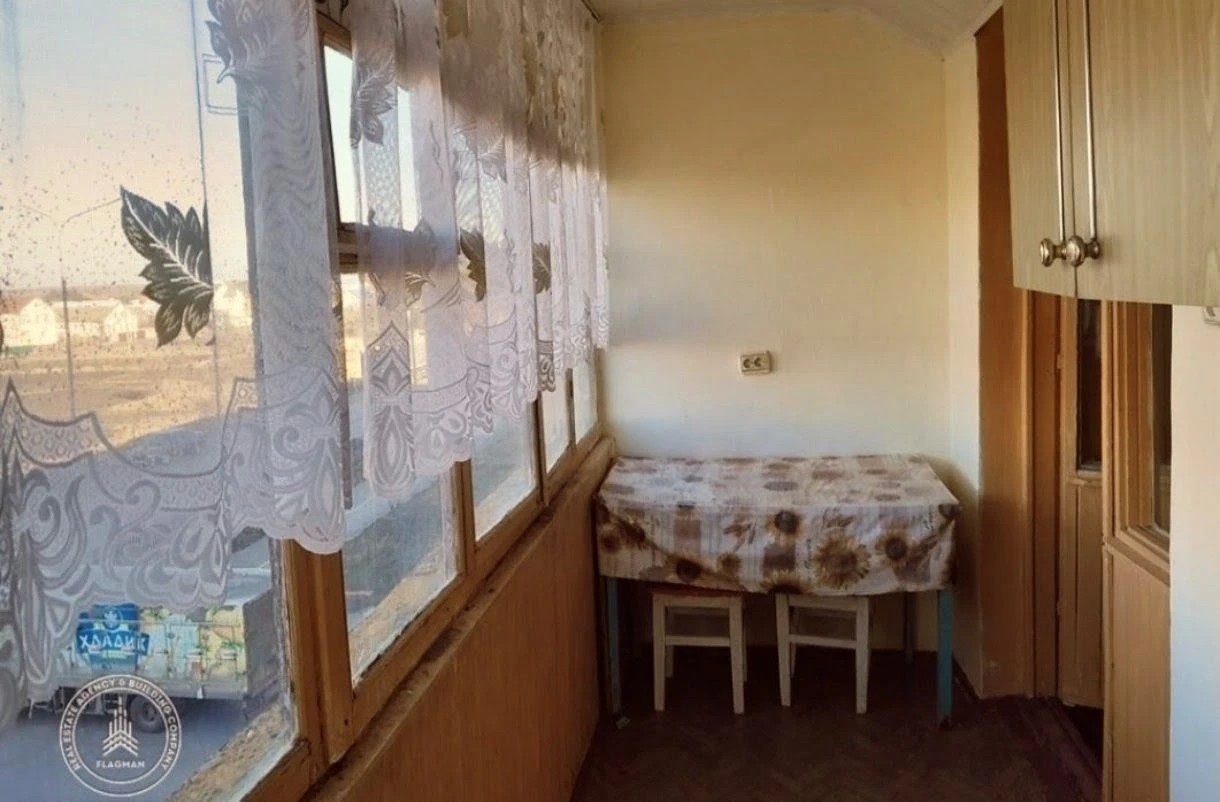 Продается просторная комната в общежитии с балконом, 36 м²