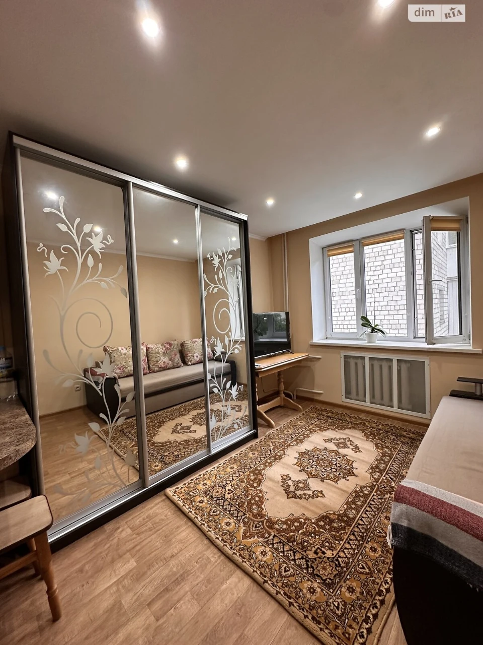 Room for Sale - Zamostyanський