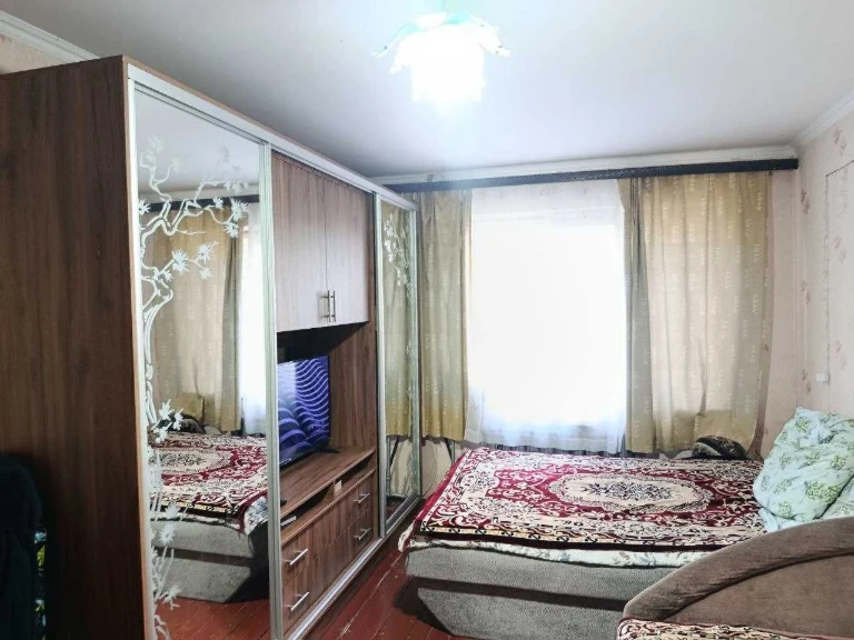 Продається 2-кімнатна квартира в гуртожитку Польова