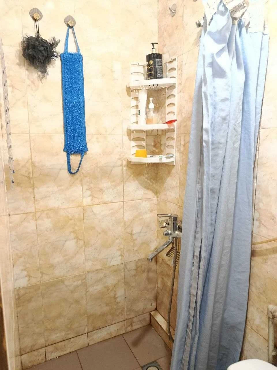Продається 2-кімнатна квартира в гуртожитку Польова
