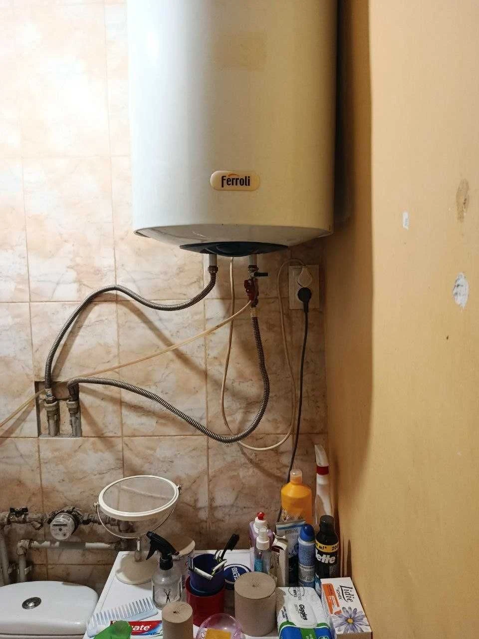 Продається 2-кімнатна квартира в гуртожитку Польова