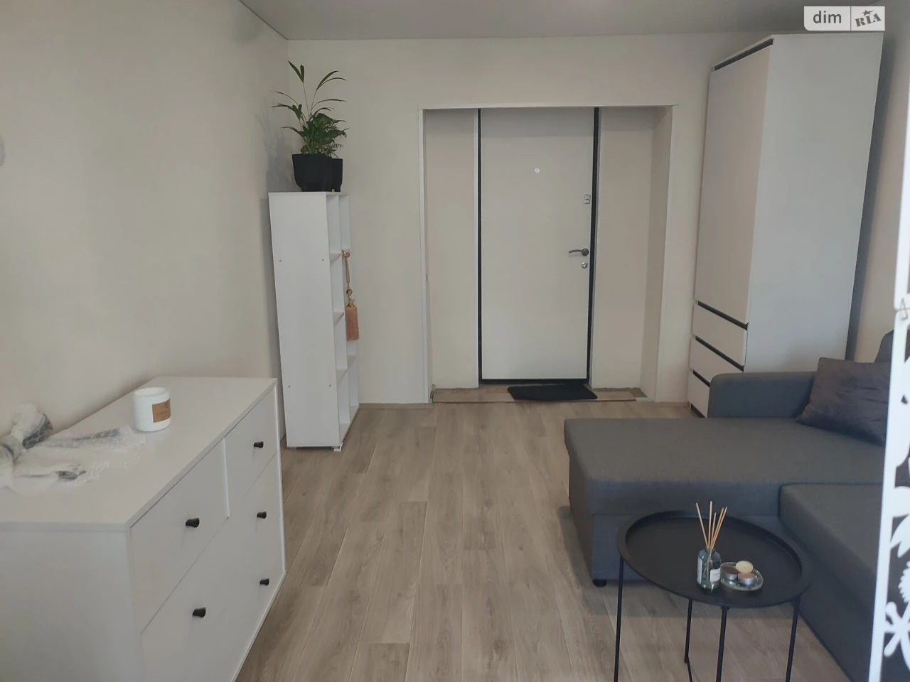 Room for Sale - Train Station