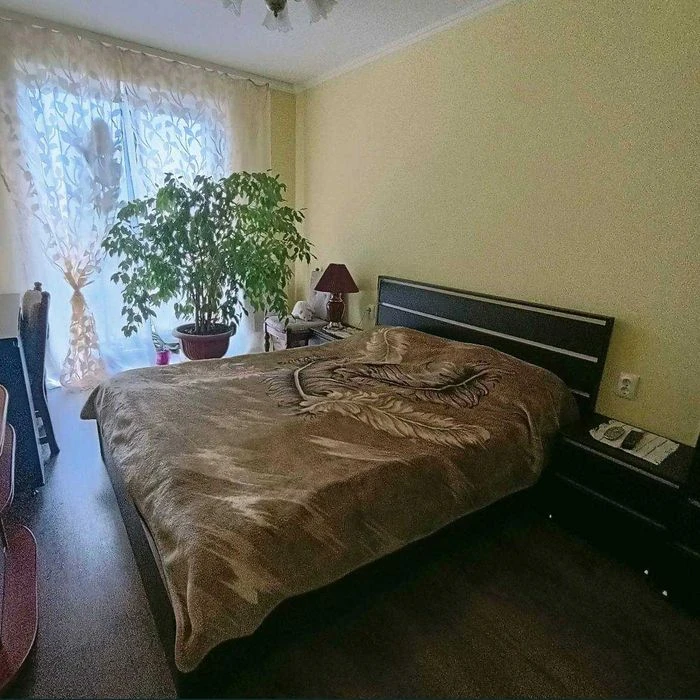 I am selling a 2-room apartment with European renovation in a residential condition. Brick building