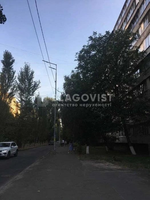3-room apartment for sale near Sviatoshino metro station, Nivky