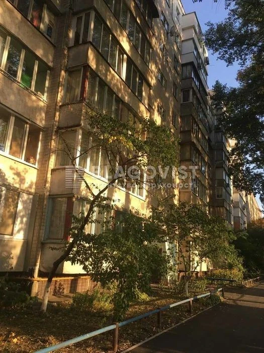 3-room apartment for sale near Sviatoshino metro station, Nivky