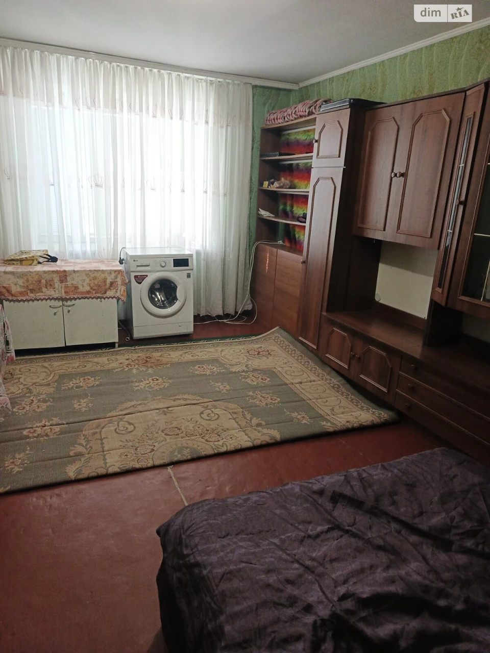 Selling Room in Southwestern Section