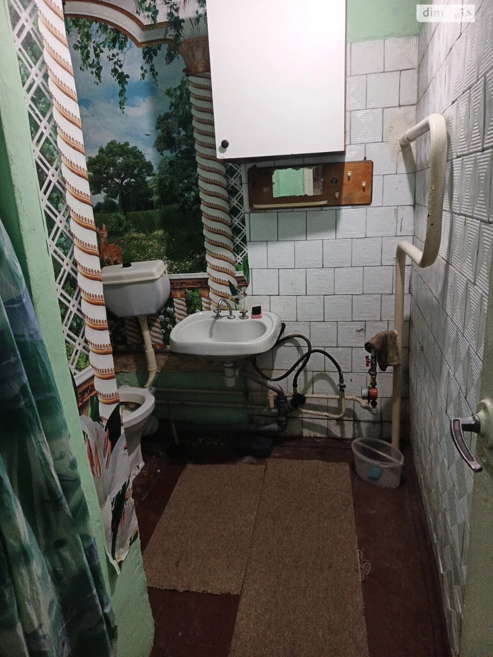 Selling Room in Southwestern Section