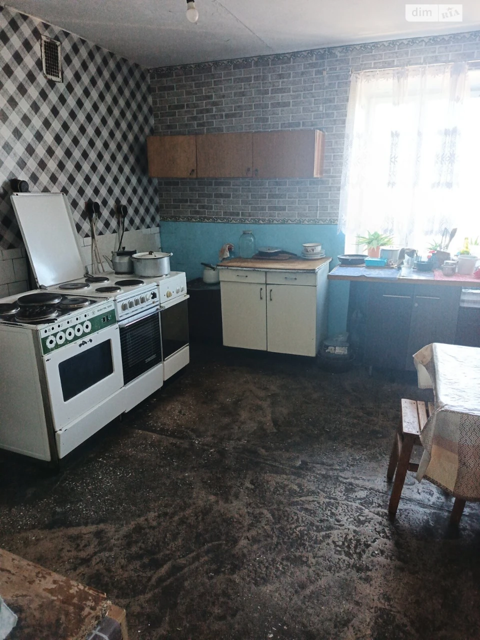 Selling Room in Southwestern Section