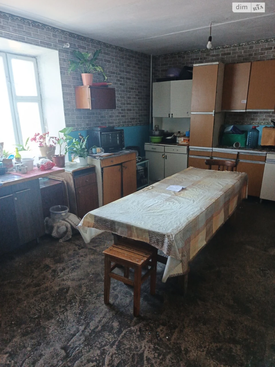 Selling Room in Southwestern Section