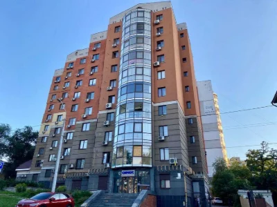 Продам простору видову 3к квартиру біля стадіону