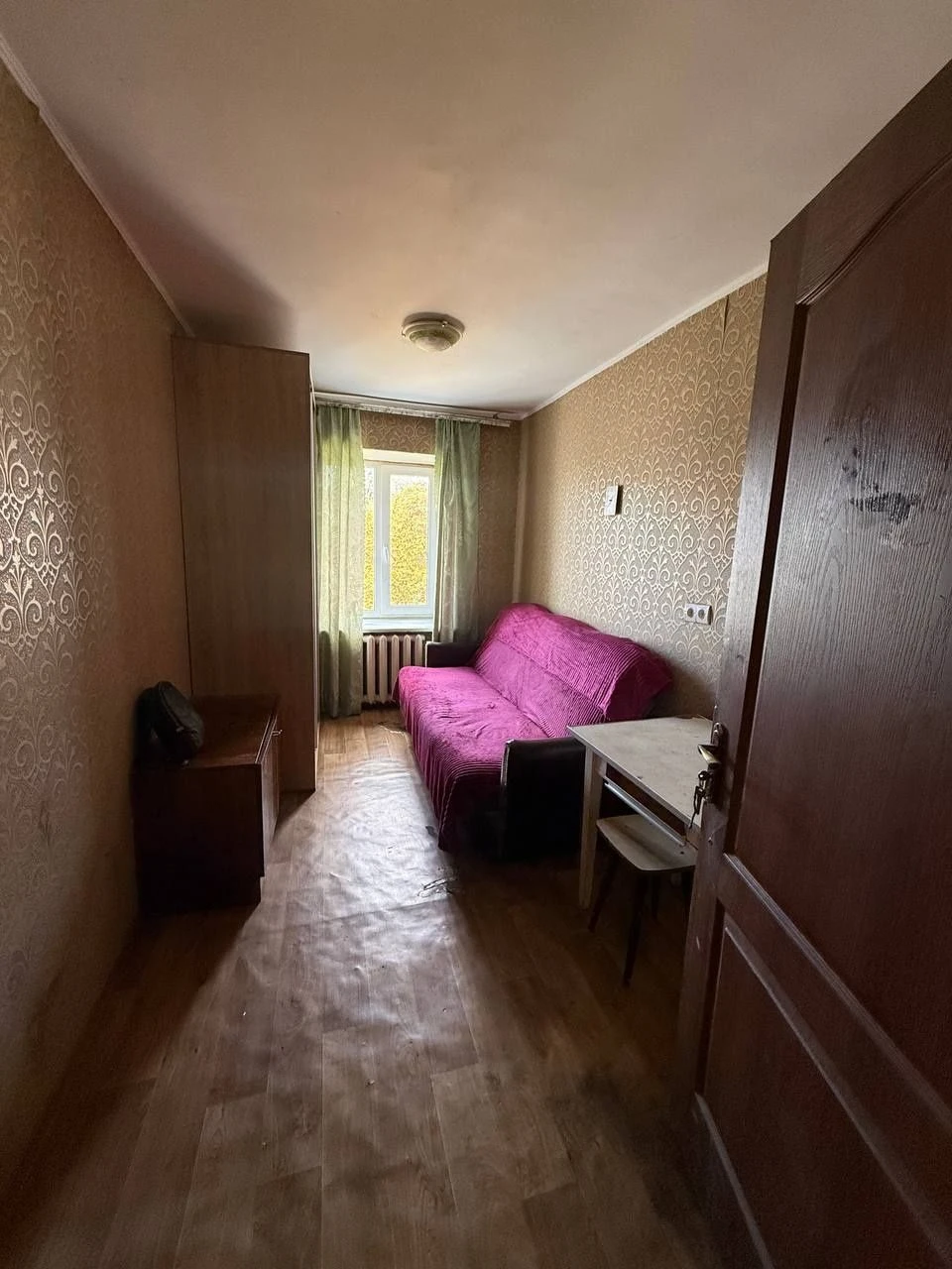 Room in a dormitory. Shevchenko 47. Red Bridge.