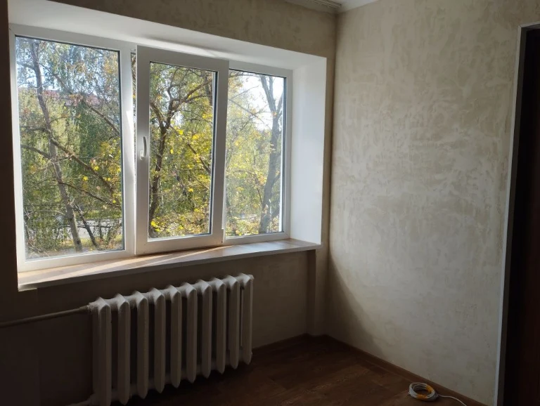 Продаж кімнати в центрі міста по вулиці Любецька