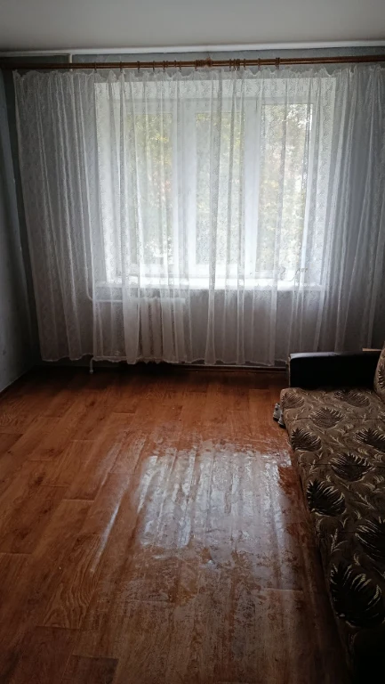 продам кімнату в гуртожитку від хазяїна