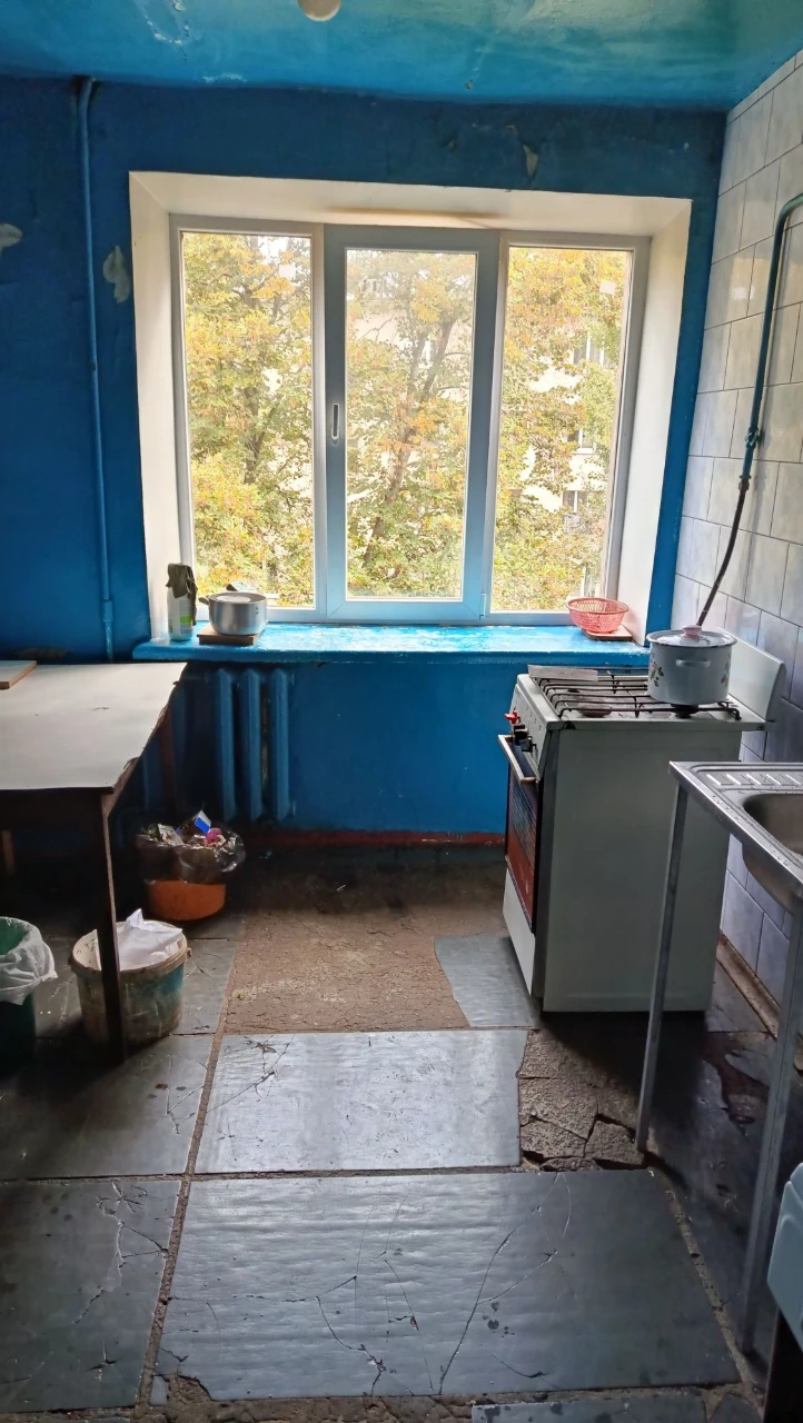 продам кімнату в гуртожитку від хазяїна