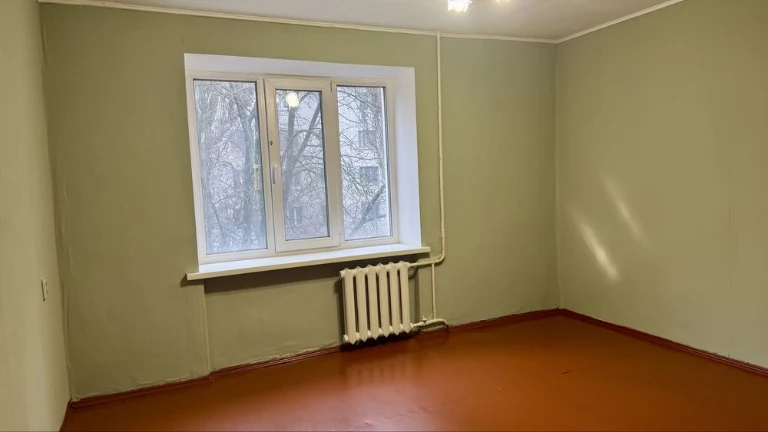 Selling Large Room 27 sq m