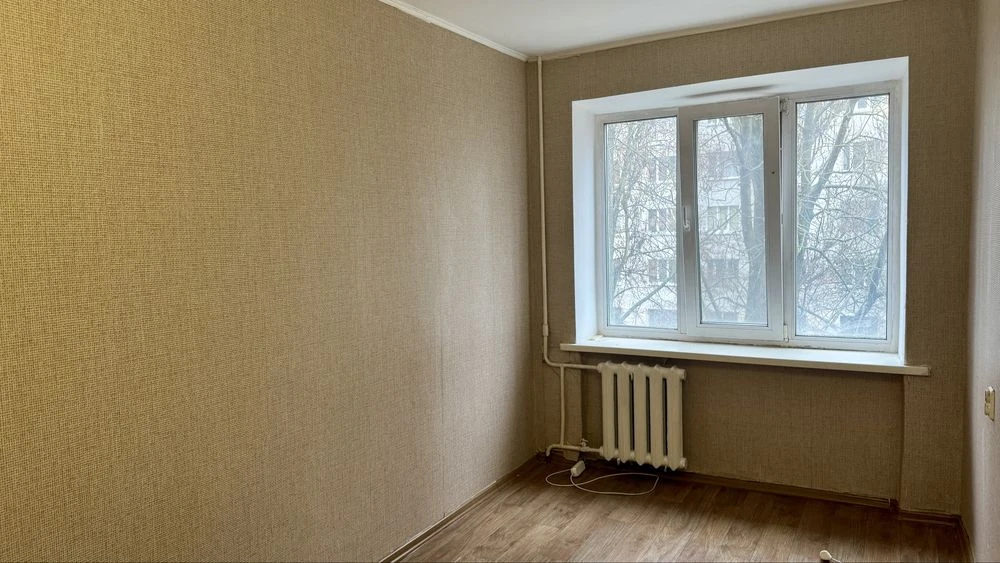 Selling Large Room 27 sq m