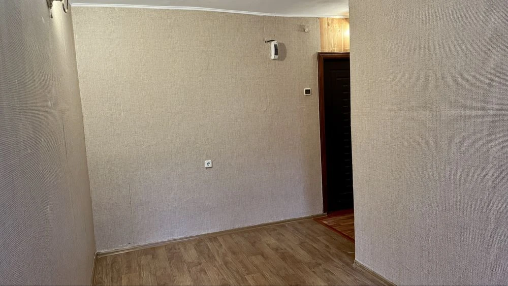Selling Large Room 27 sq m