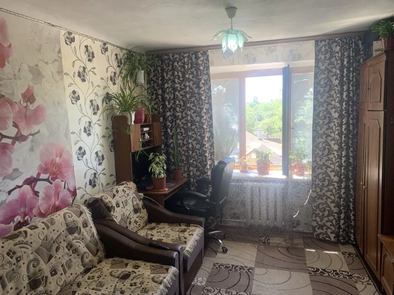 Sale of a room of 18 m2 in the CITY CENTER. Voskresenskaya 37
