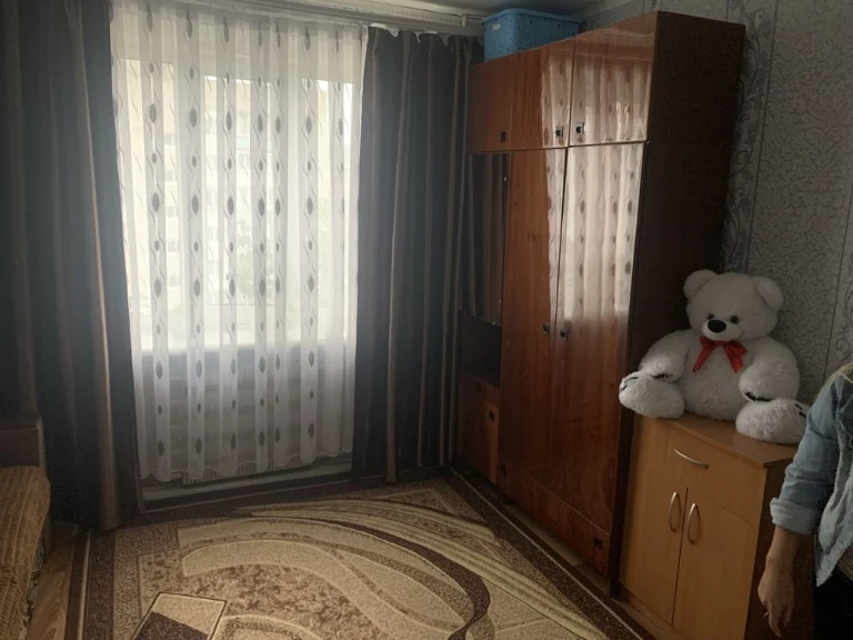 Sale of a comfortable room. Address: 171/Hollywood, Hrushevsky Street. Furnished.
