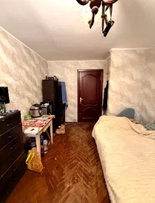 Apartment for Sale: Room in Dormitory