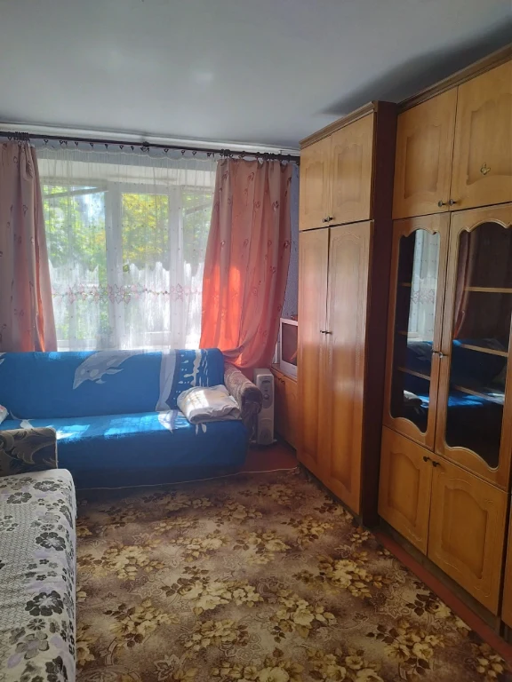 Продається кімната в гуртожитку.
