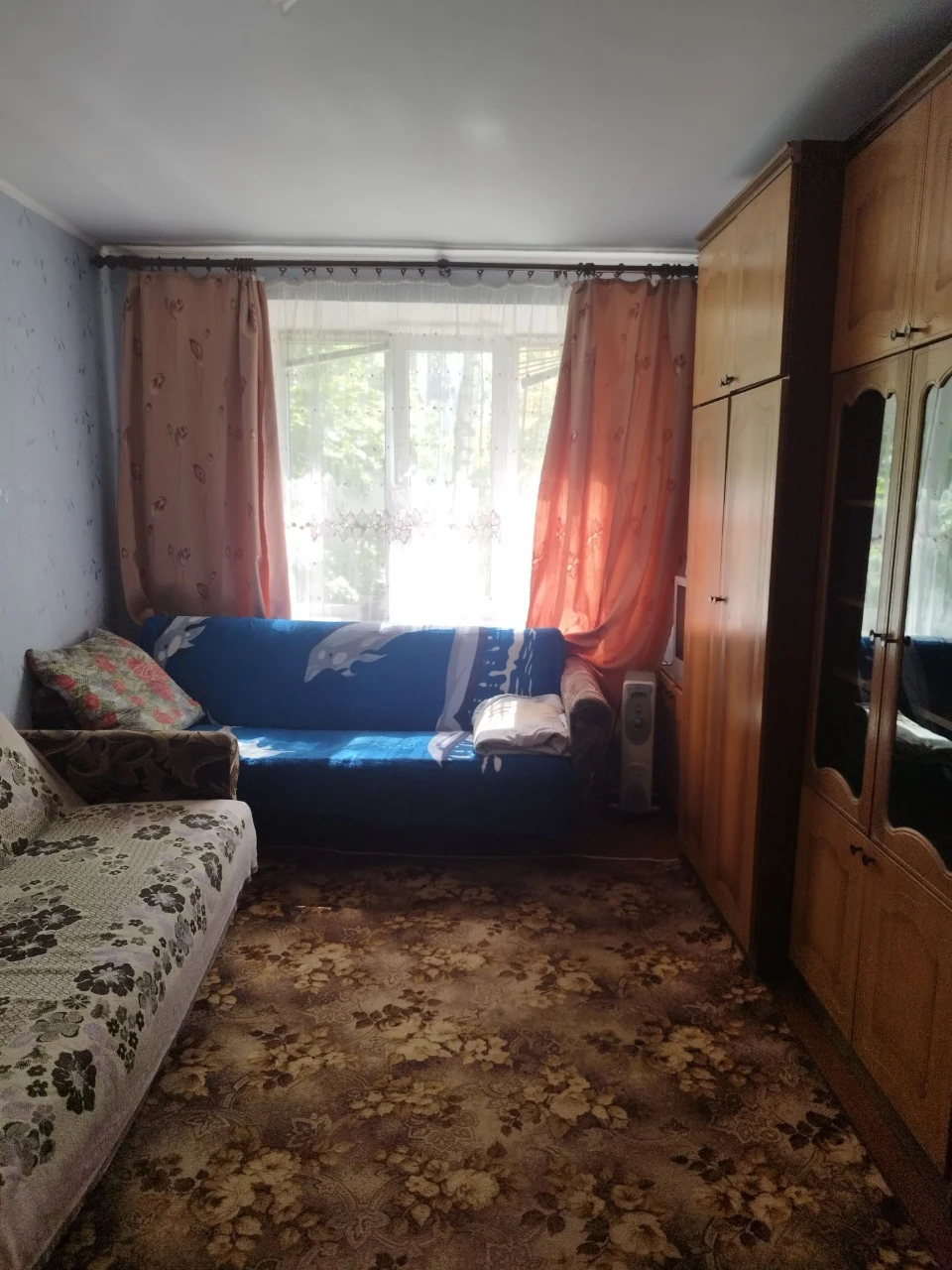 Продається кімната в гуртожитку.