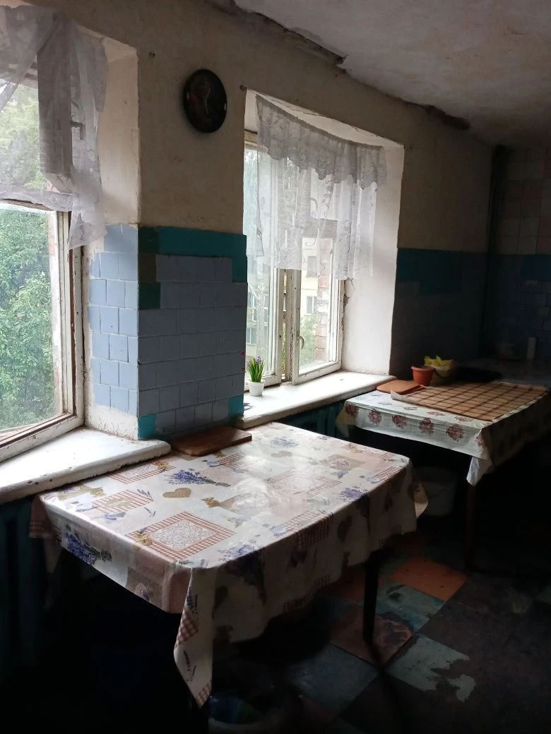 Продається велика кімната в гуртожитку!