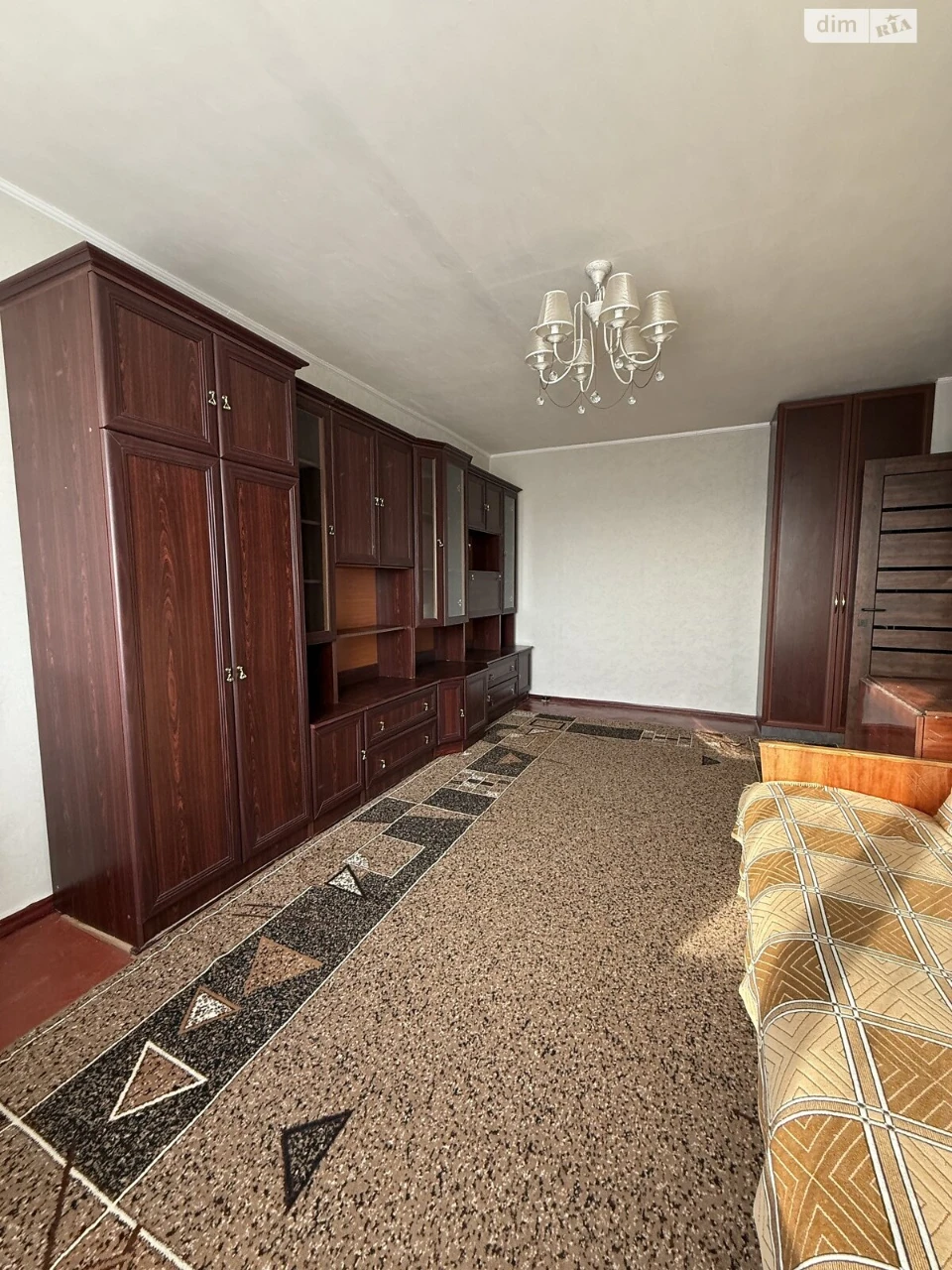 Room for Sale, Desniansky
