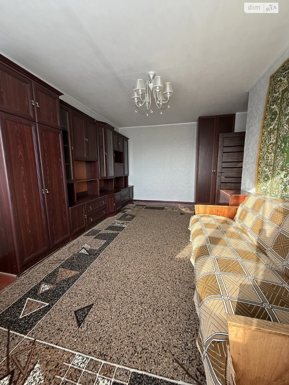 Room for Sale, Desniansky