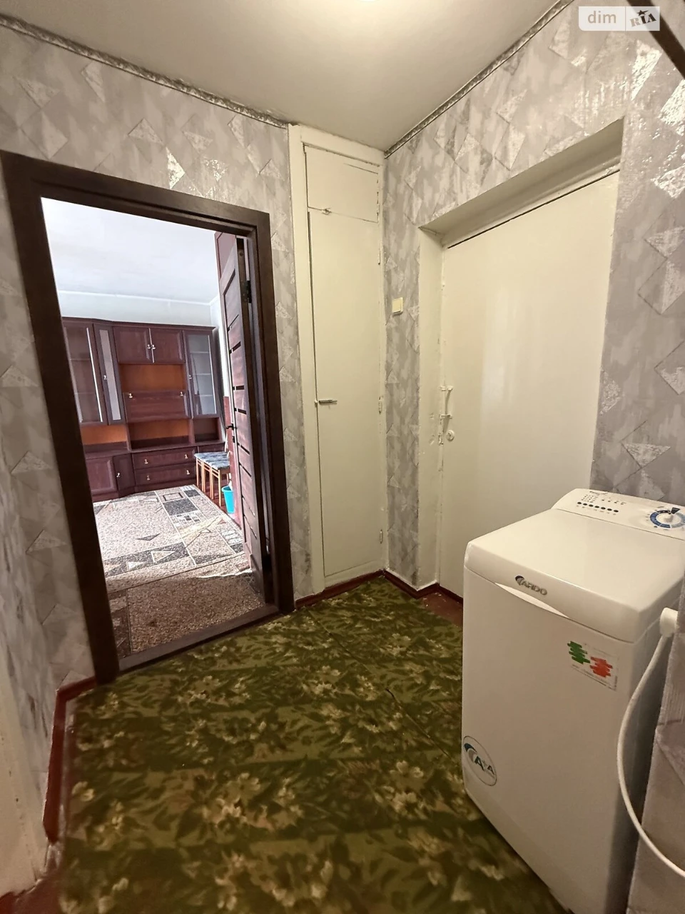 Room for Sale, Desniansky