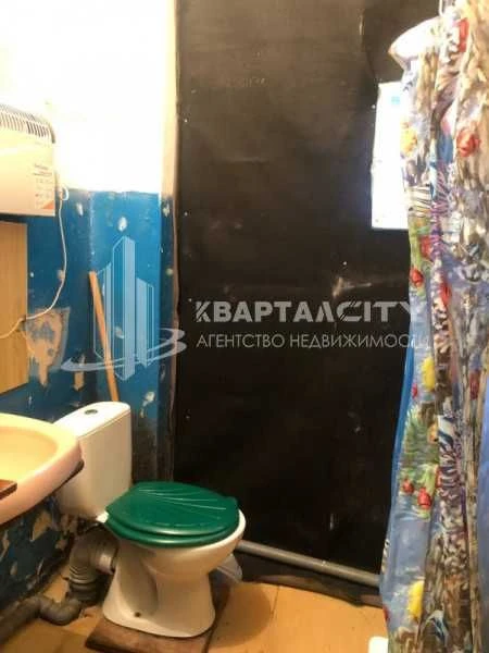 Продається кімната. Чудове розташування.