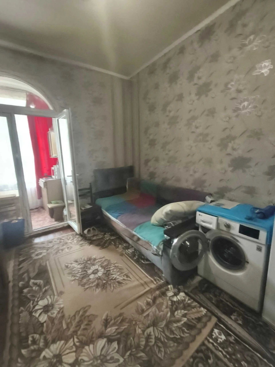 Продається кімната біля метро "Індустріальна", вул. Мира