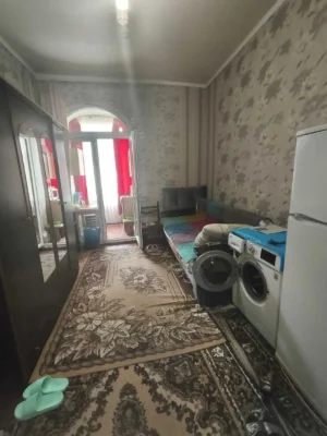 Продається кімната біля метро "Індустріальна", вул. Мира