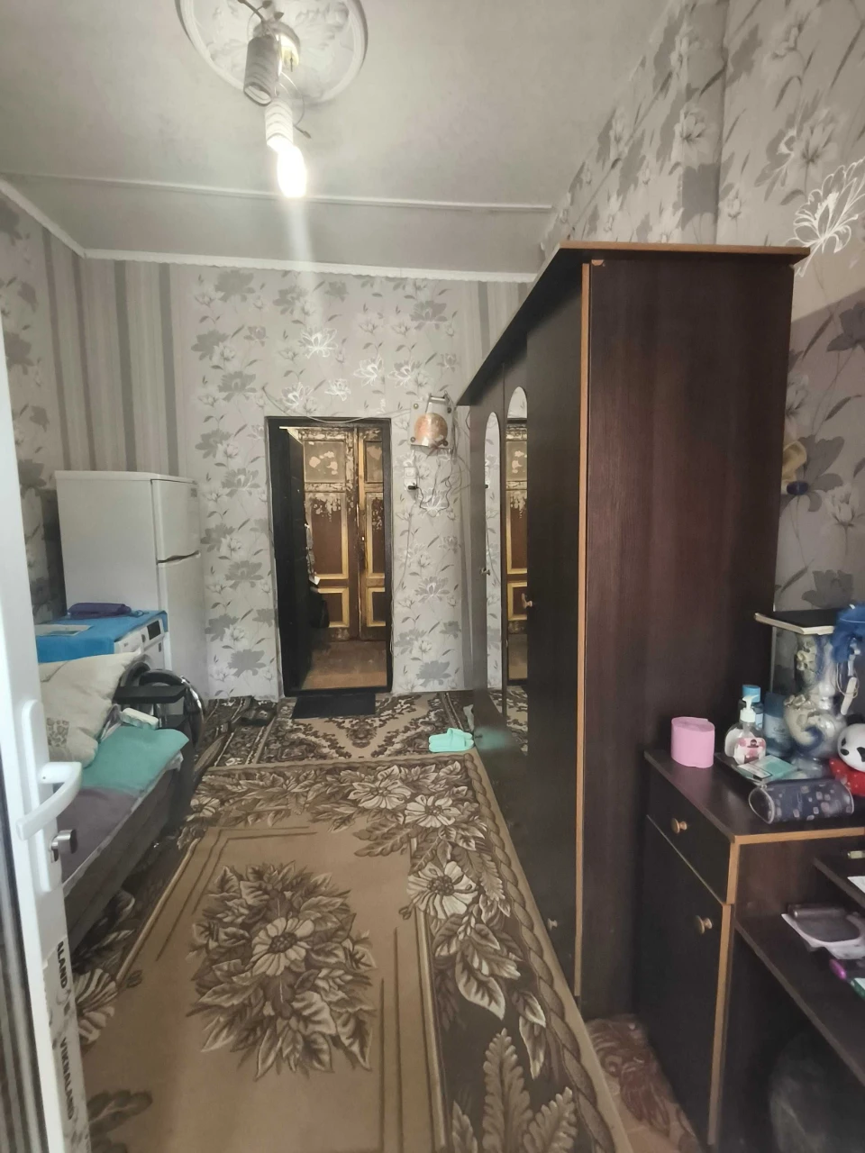 Продається кімната біля метро "Індустріальна", вул. Мира