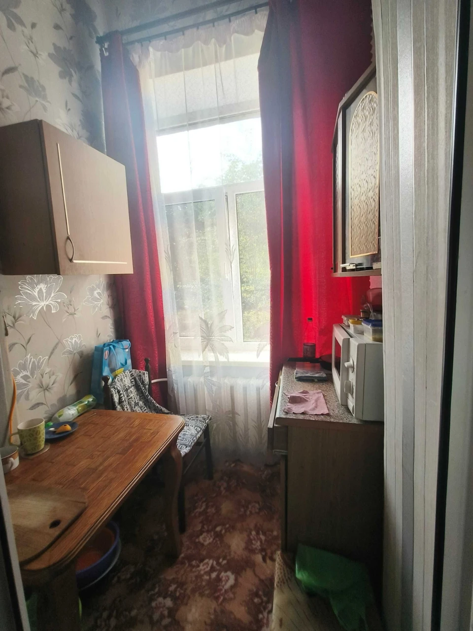 Продається кімната біля метро "Індустріальна", вул. Мира