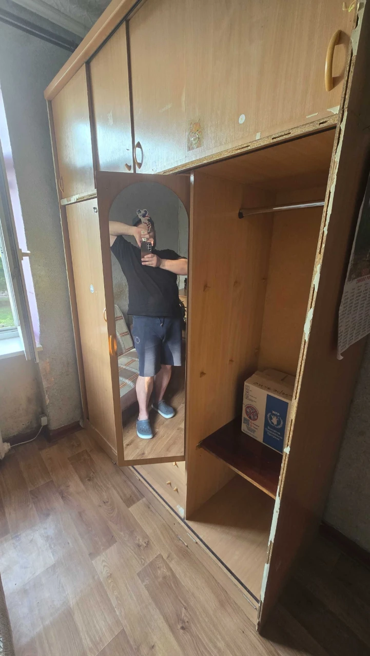 Продам кімнат , гостінку . Бібліка , 25.  Дім по типу " Тіта