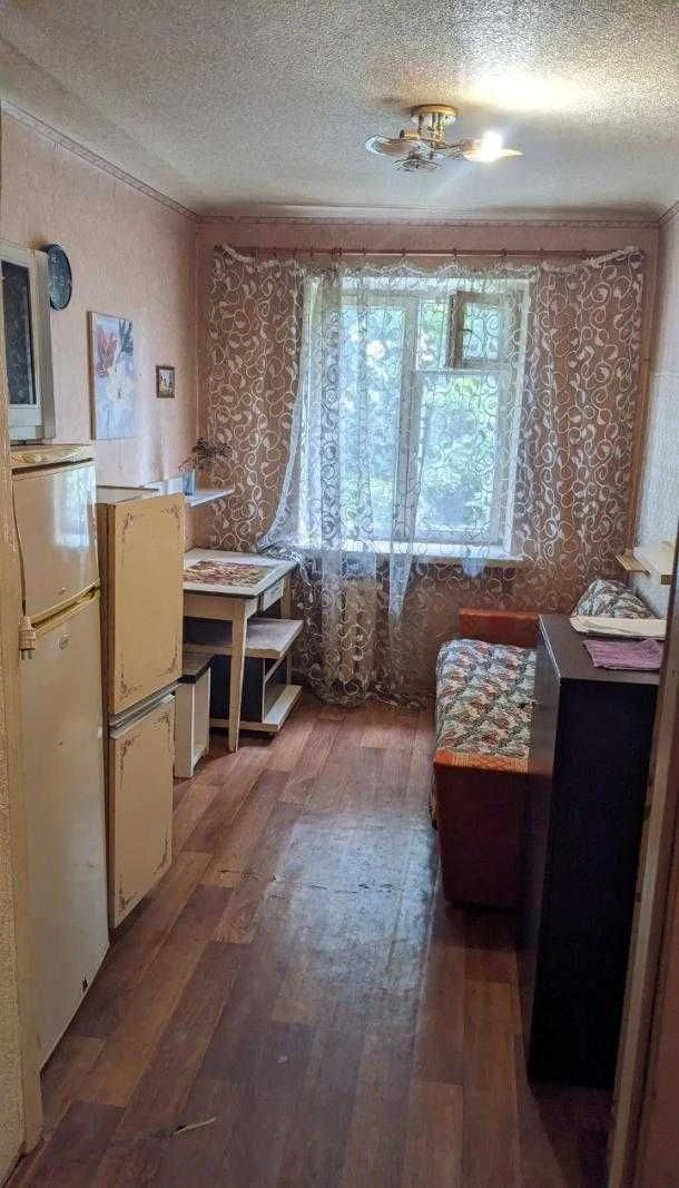 Продається кімната в центрі міста, метро "Армійська", 5 хвилин пішки
