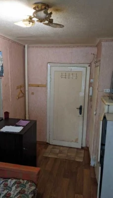 Продається кімната в центрі міста, метро "Армійська", 5 хвилин пішки