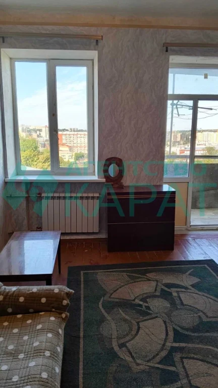 Продається 2 кімнати, 1 сусід, центр Харкова, вул. Університетська