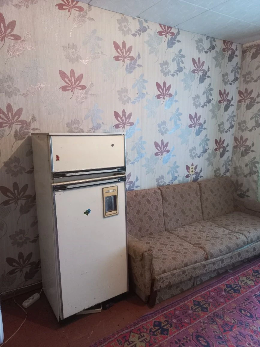 Продається кімната в готельному типу будинку.