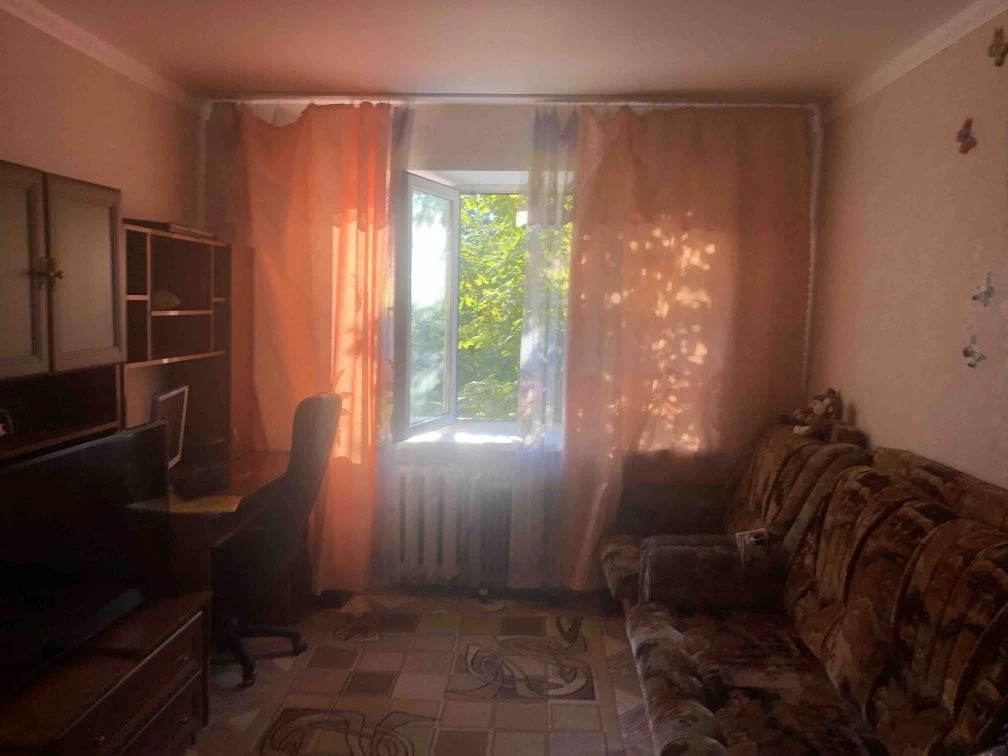 Продається 2-кімнатна квартира, метро Палац Спорту